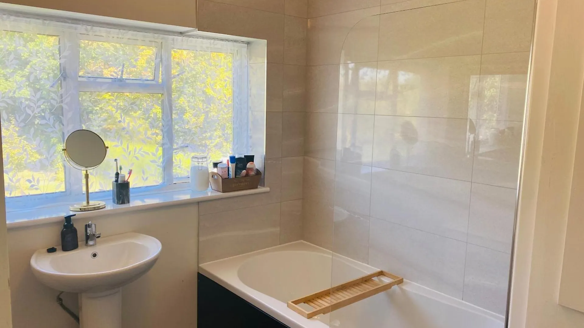 Double & Single Room Horley Near Gatwick 0*,  United Kingdom